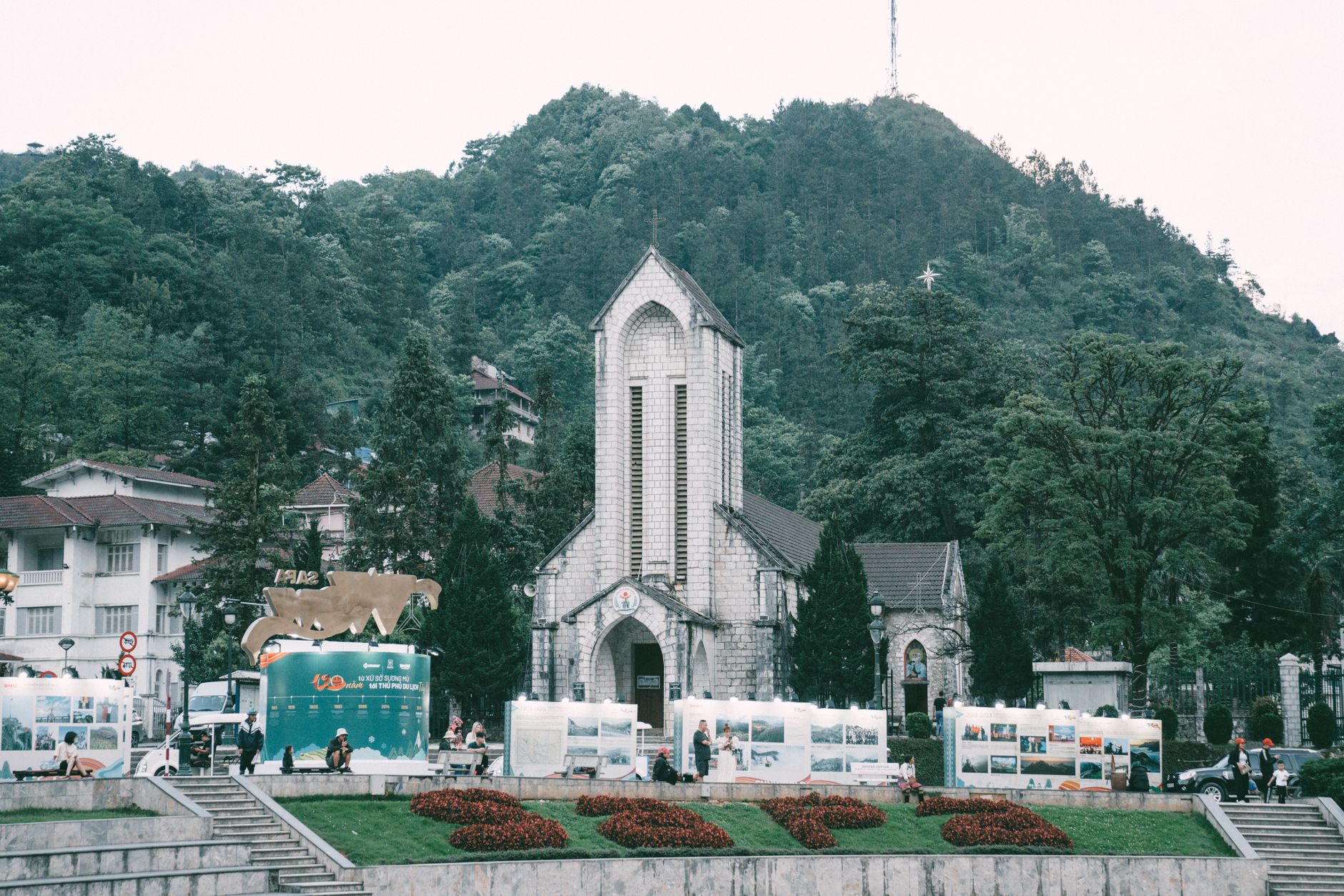 Nhà thờ Đá Sapa